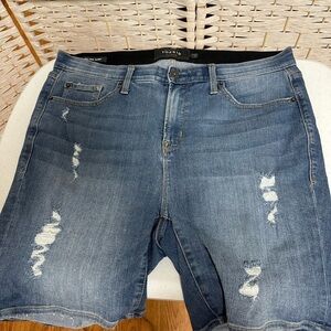 Torrid sky high skinny denim shorts‎ size 16 euc